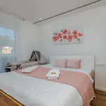 Aurora Island Krk Malinska Apartmán *