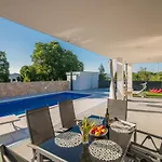 Aurora Island Krk Malinska 公寓